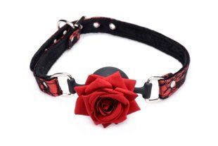 Кляп с розой Master Series: Eye-Catching Ball Gag With Rose, черно-красный SO8794 фото