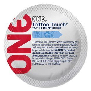 Презерватив ONE Tattoo Touch Blue, 1 шт, голубой, с рельефом в виде татуировки SX0755 фото