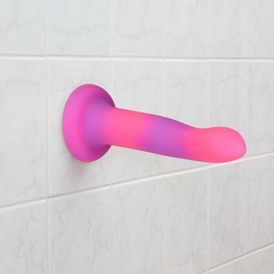 Фалоімітатор, що світиться в темряві, ADDICTION Rave 8&Prime;, Glow in the Dark Dildo Pink Purple, 20,3 см SO6850 фото